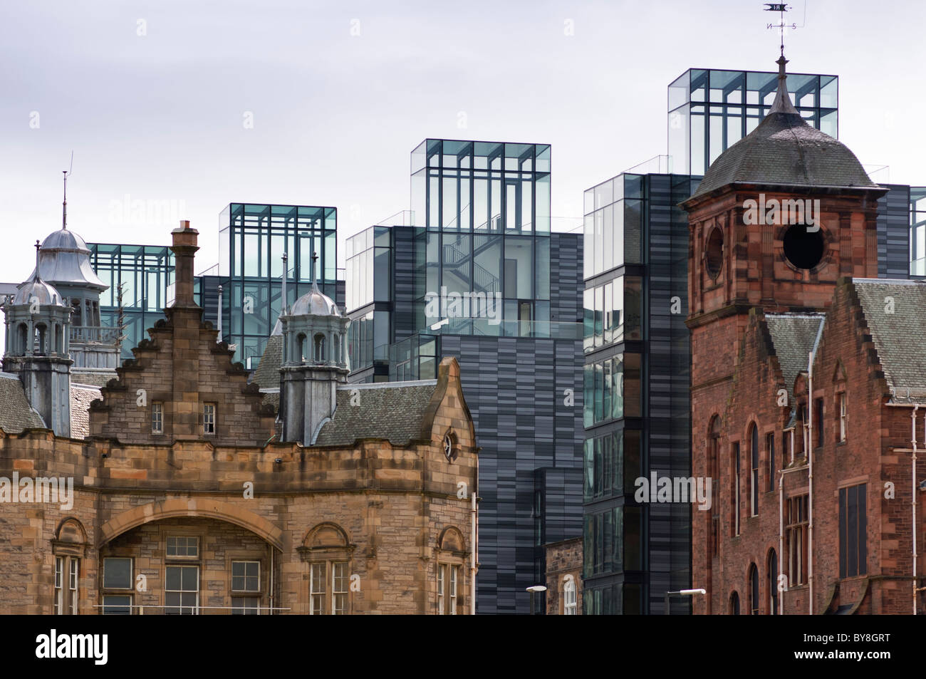 Sanierung bei Viertelmeile in Edinburgh produzieren starke Kontraste zwischen alt und neu. Schottland. Stockfoto