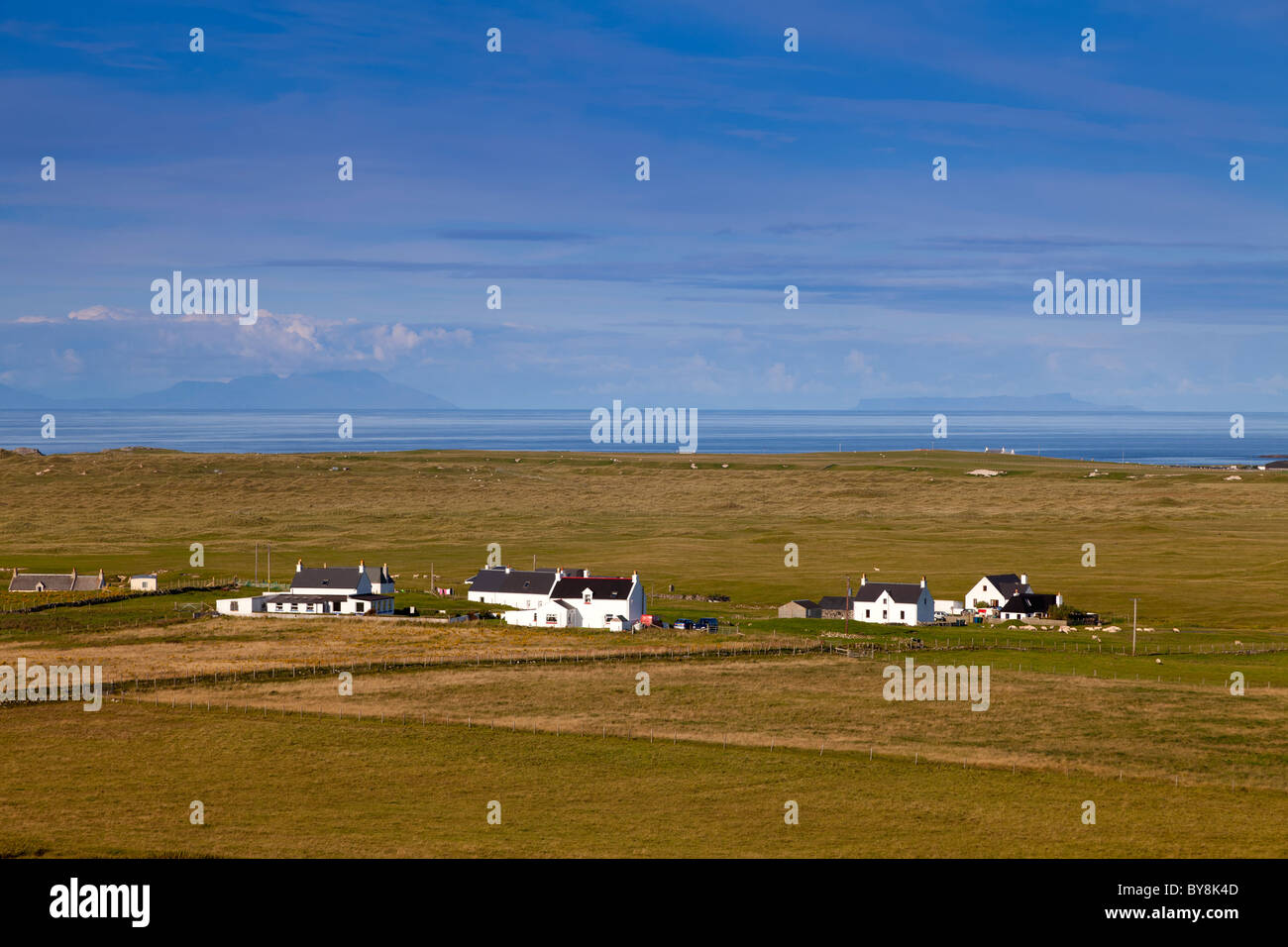 Schottland Argyll & Bute Inneren Hebriden Tiree Blick über Weiler Balevullin aus Ben Hough (Beinn Hough) Stockfoto