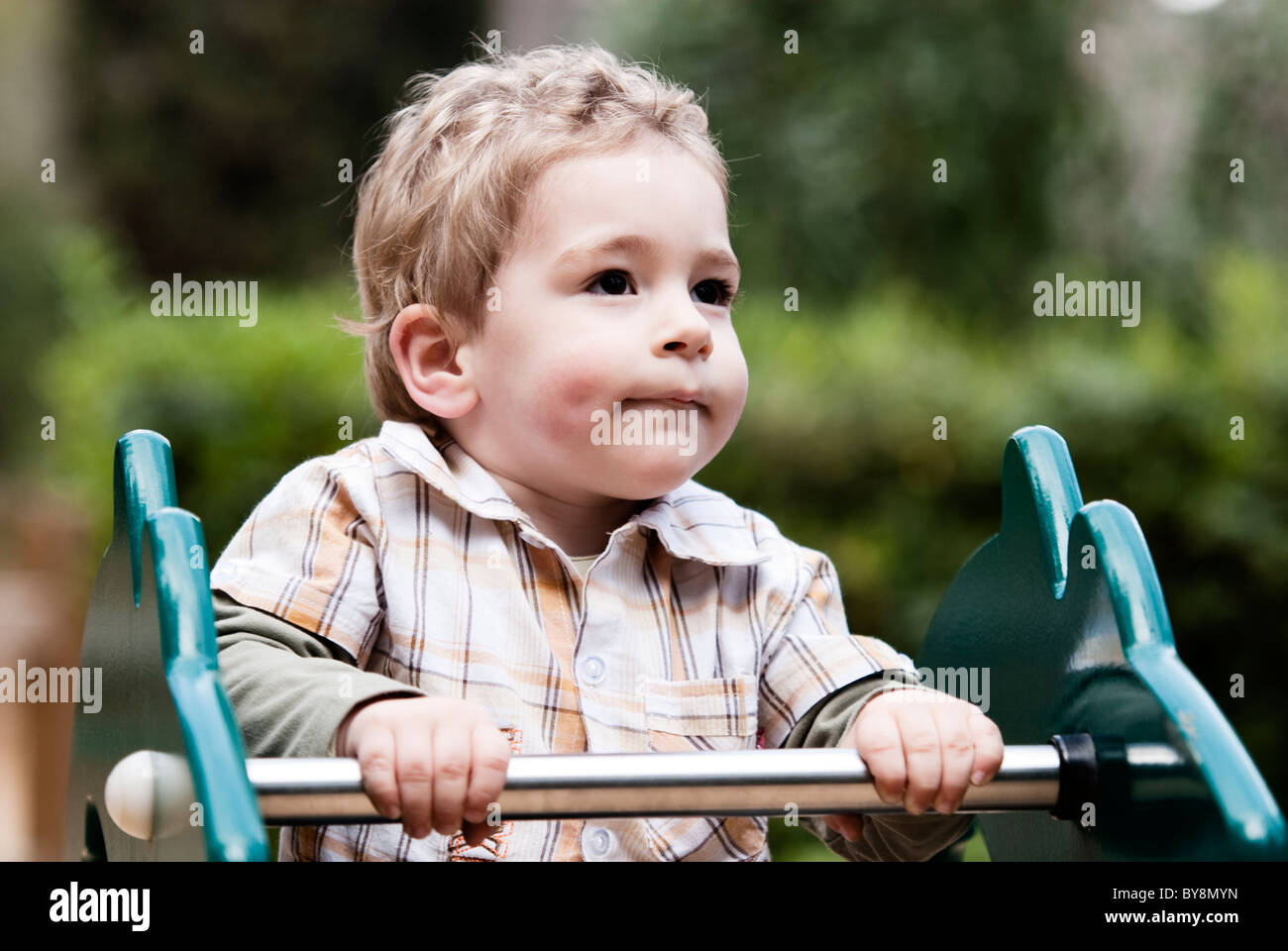 Kind spielt in der Outdoor-park Stockfoto