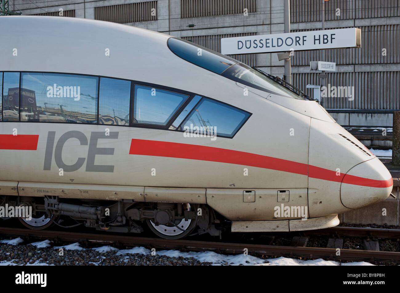 Deutsche Eisenbahn Intercity Express (ICE) Düsseldorf, Deutschland. Stockfoto