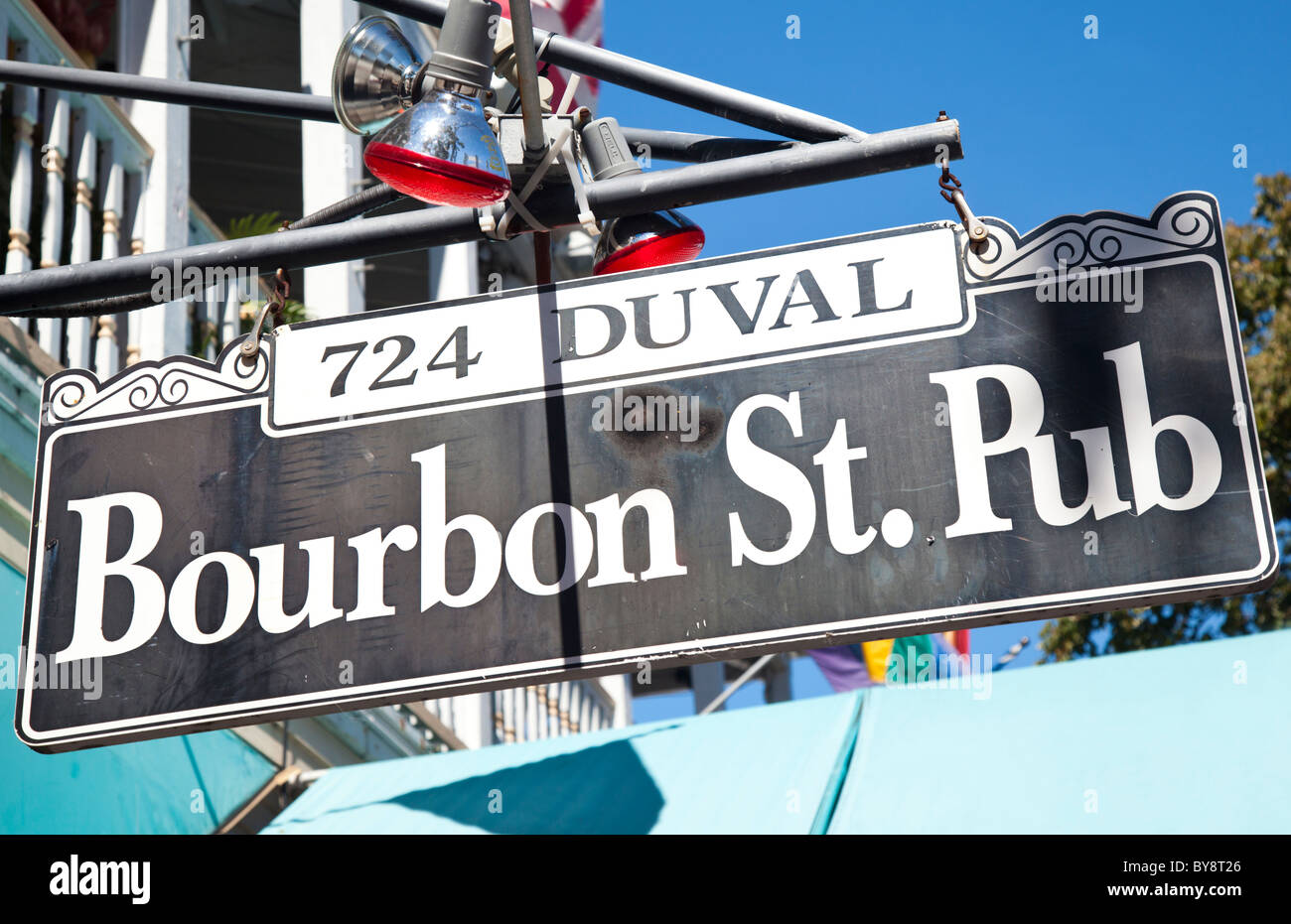 Melden Sie hängen vor Bourbon St. Pub 724 Duval Street, Key West, Florida, USA Stockfoto