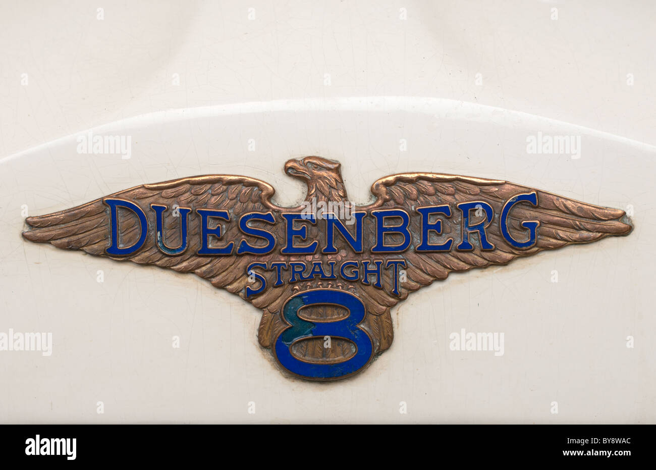 Das Heizkörper-Abzeichen der ein Duesenberg "Duesy' 183 Rennwagen mit einem gerade 8-Motor ausgestattet. Stockfoto