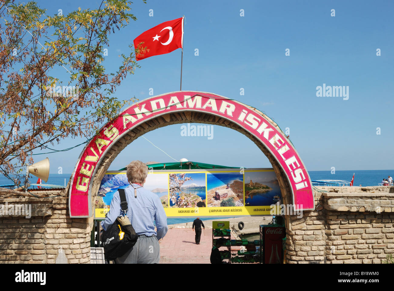 Gevaş dock zur Kirche des Heiligen Kreuzes auf Akdamar Insel, Türkei 100926 0775 Stockfoto