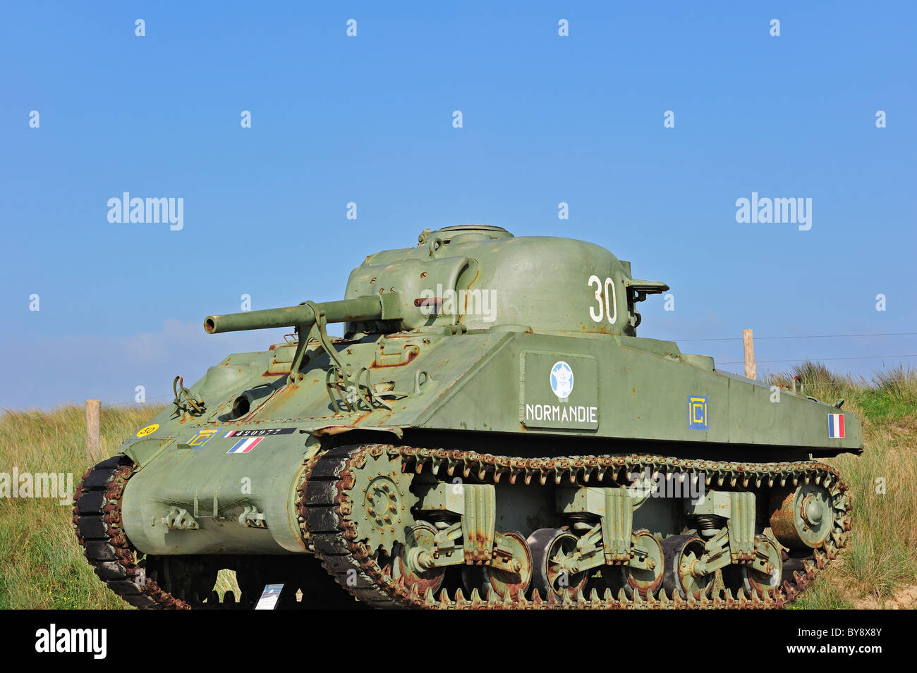 Zweiten Weltkrieg zwei amerikanische Sherman-Panzer als Denkmal in der Nähe von Utah Beach, Normandie, Frankreich Stockfoto