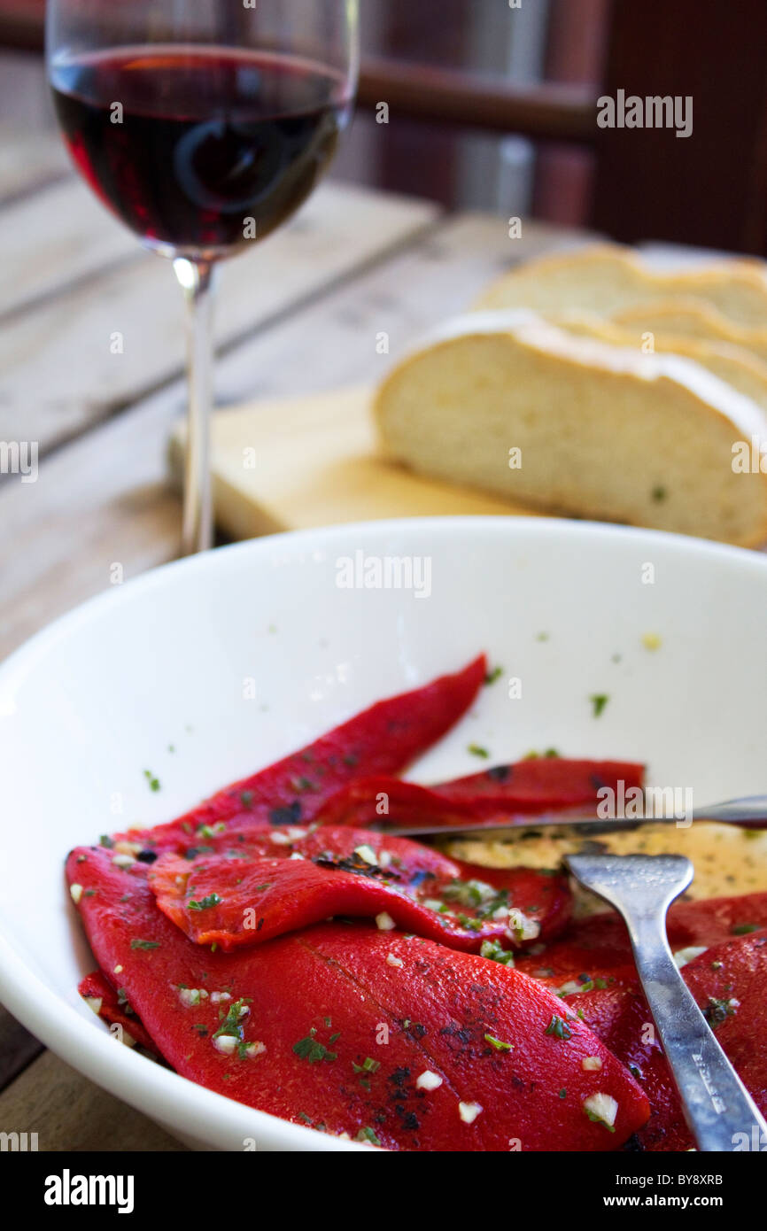 rote Paprika in Schüssel Stockfoto