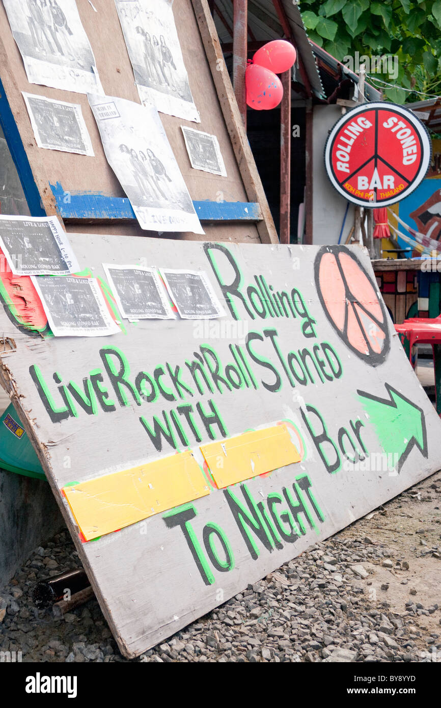 Schild für "Rolling Stoned Bar", Ko Phi Phi Don, Thailand Stockfoto