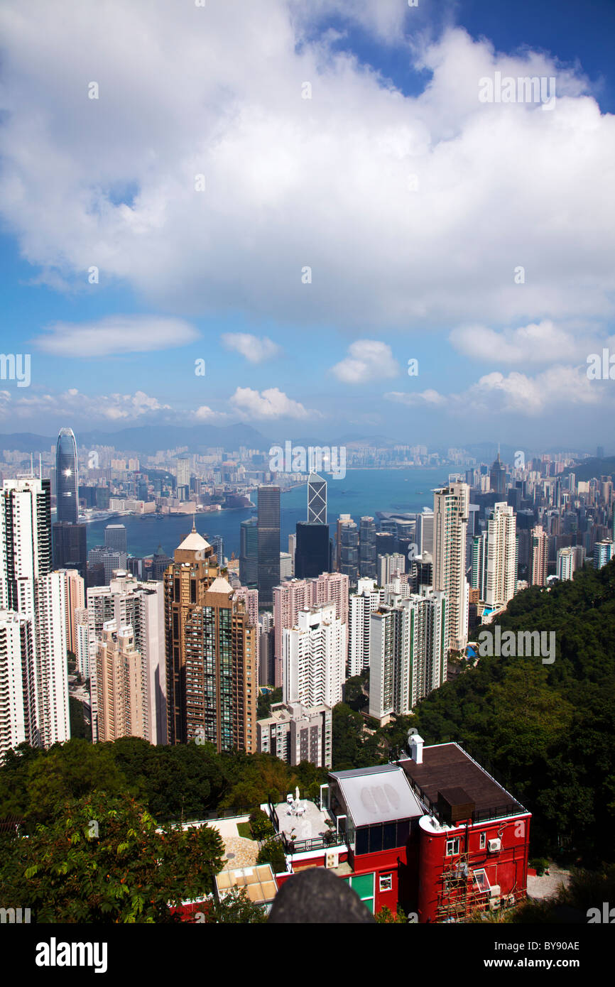 Victoria Peak, Hong Kong in den Tag, Sommer blauer klarer Himmel, wobei in Kowloon und Victoria Harbour zentralen Bankenviertel Stockfoto