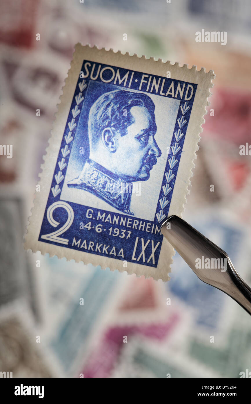 Finnische Sonderbriefmarke von 1937. Carl Gustav Emil Mannerheim 70 Jahre. Stockfoto