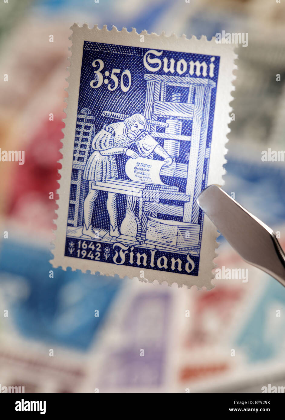 Finnische Sonderbriefmarke von 1942. 300 Jahre drucken. Stockfoto