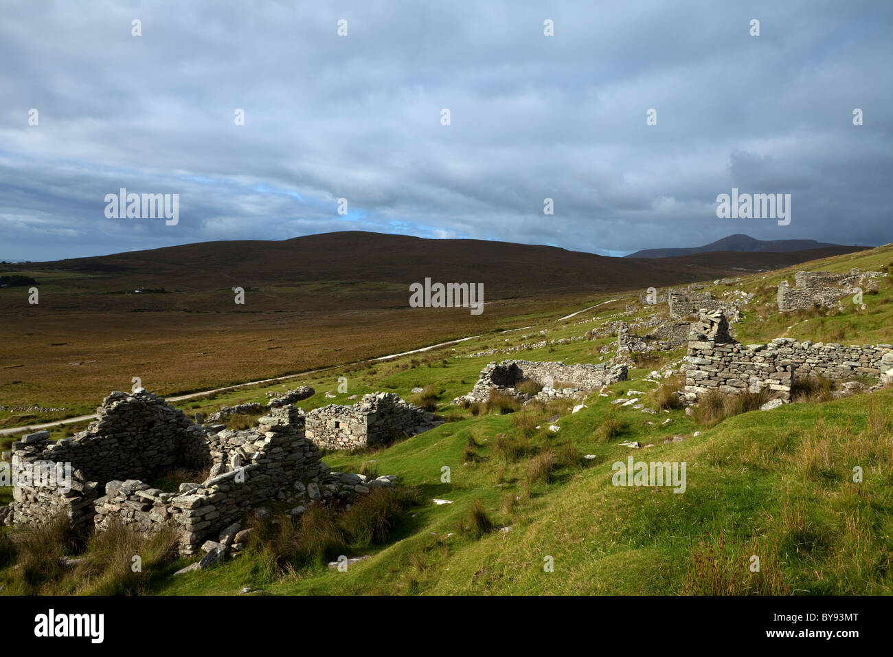 Der Missionar Siedlung- oder Deserted Village, an den Hängen des Slievemore, Achill Island, County Mayo, Irland Stockfoto