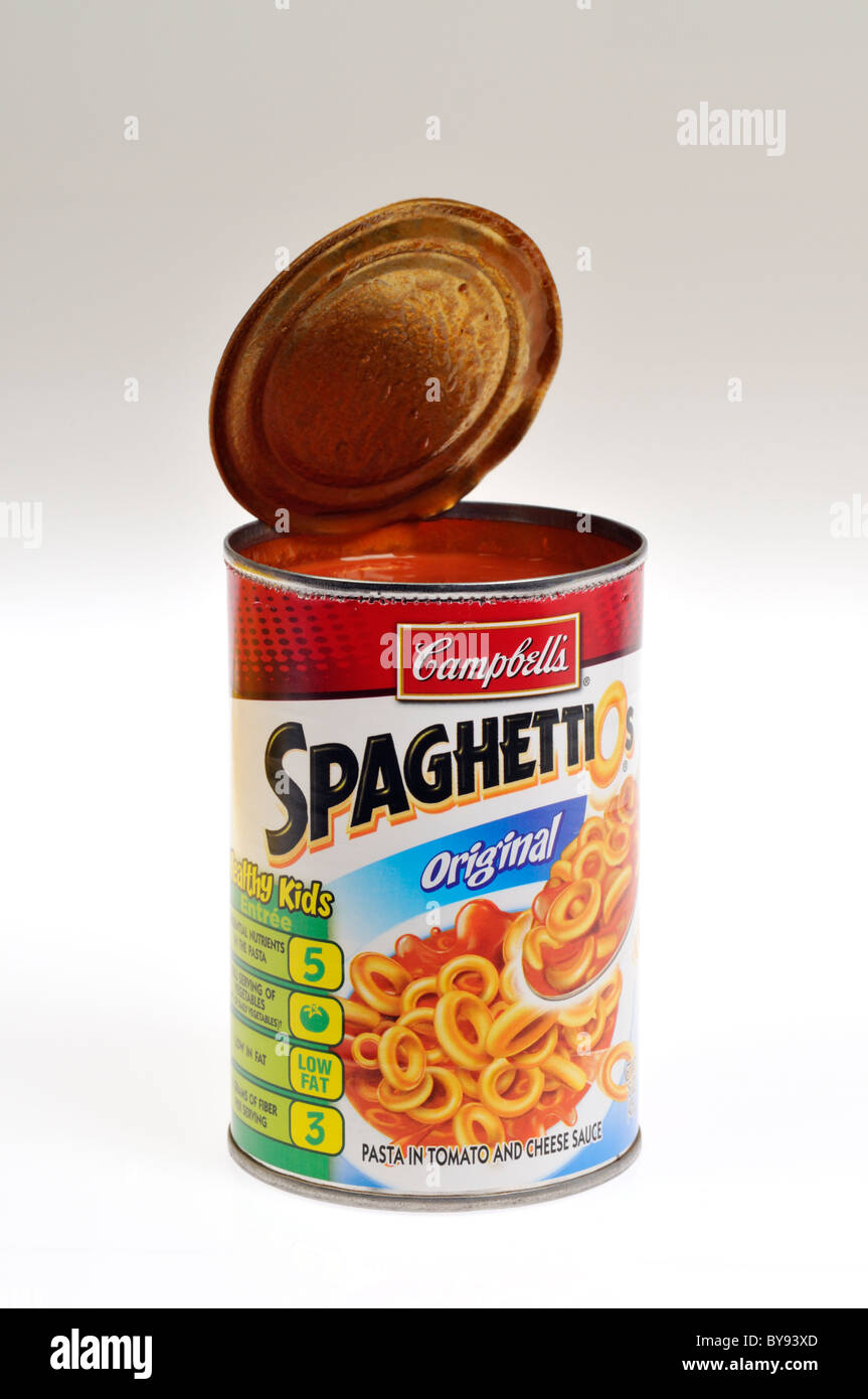 Öffnen können von Spaghetti-O auf weißem Hintergrund, Ausschnitt. Stockfoto