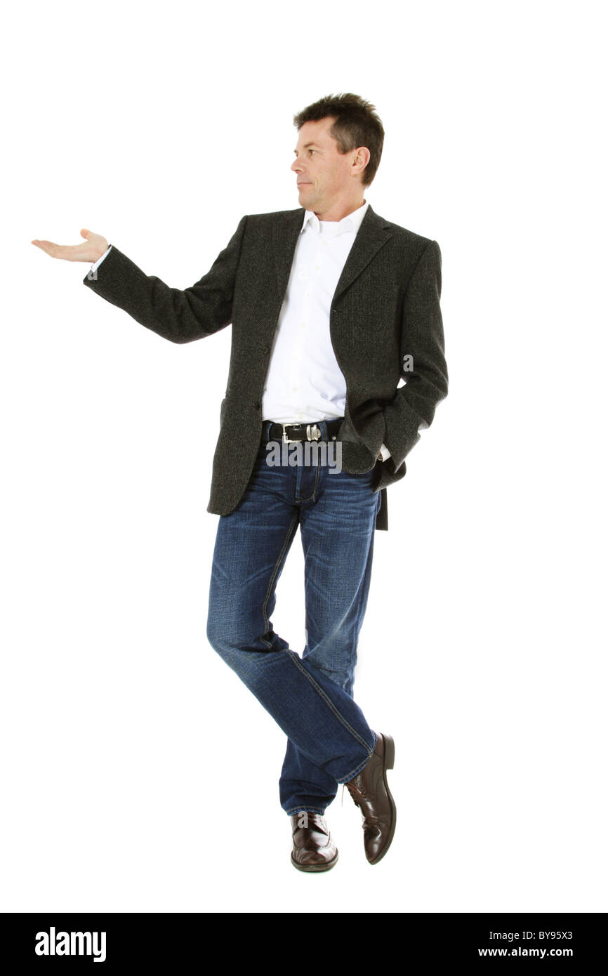 Attraktiver Mann mittleren Alters auf der Seite verweist. Alle auf weißem Hintergrund. Stockfoto