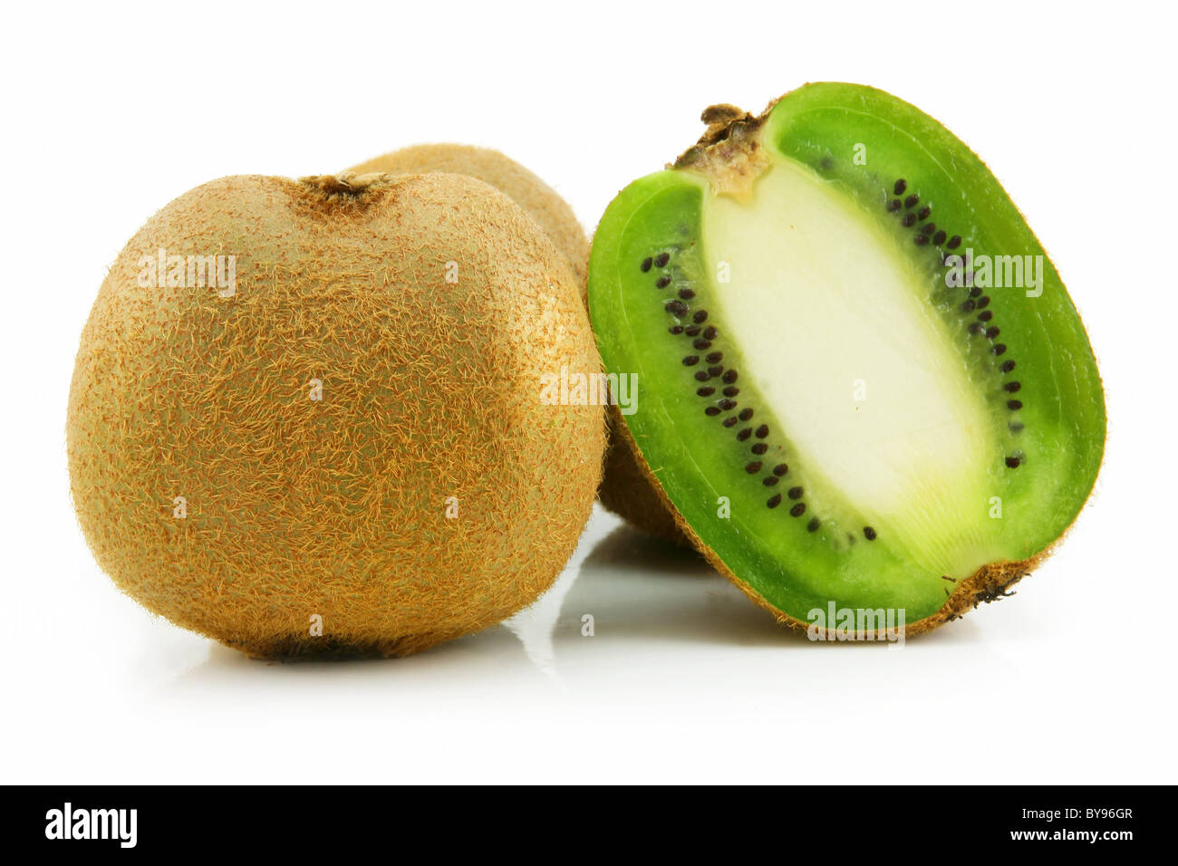 Reif in Scheiben geschnittenen Kiwi, Isolated on White Stockfoto
