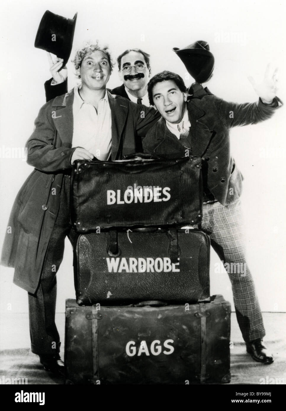 MARX BROTHERS uns Film Comedy-Team mit von links Harpo, Groucho und Chico Stockfoto MARX BROTHERS uns Film Comedy-Team mit von links Harpo, Groucho und Chico Stockfoto