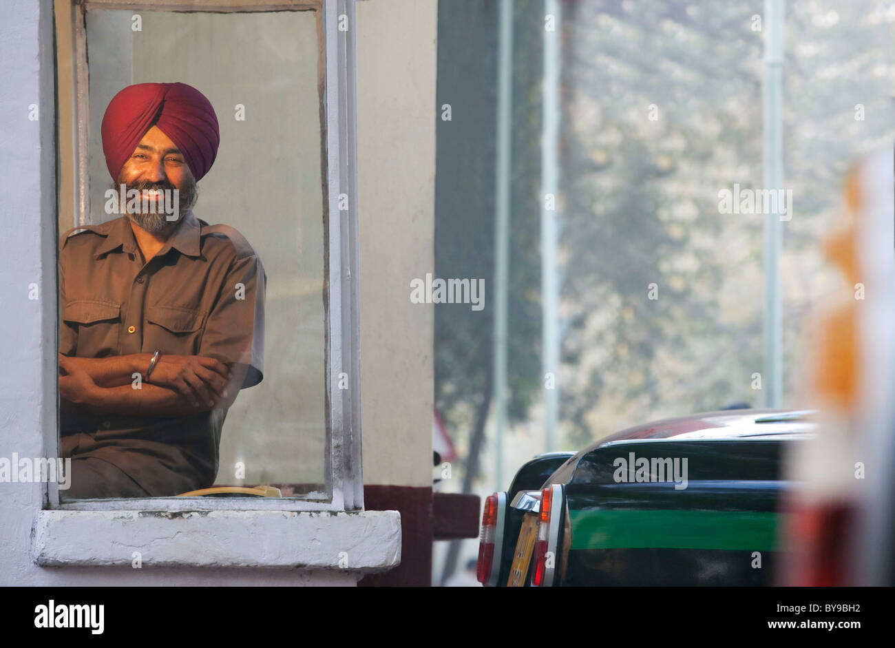 Porträt von einem Sikh Taxifahrer bei der Taxi-service Stockfoto