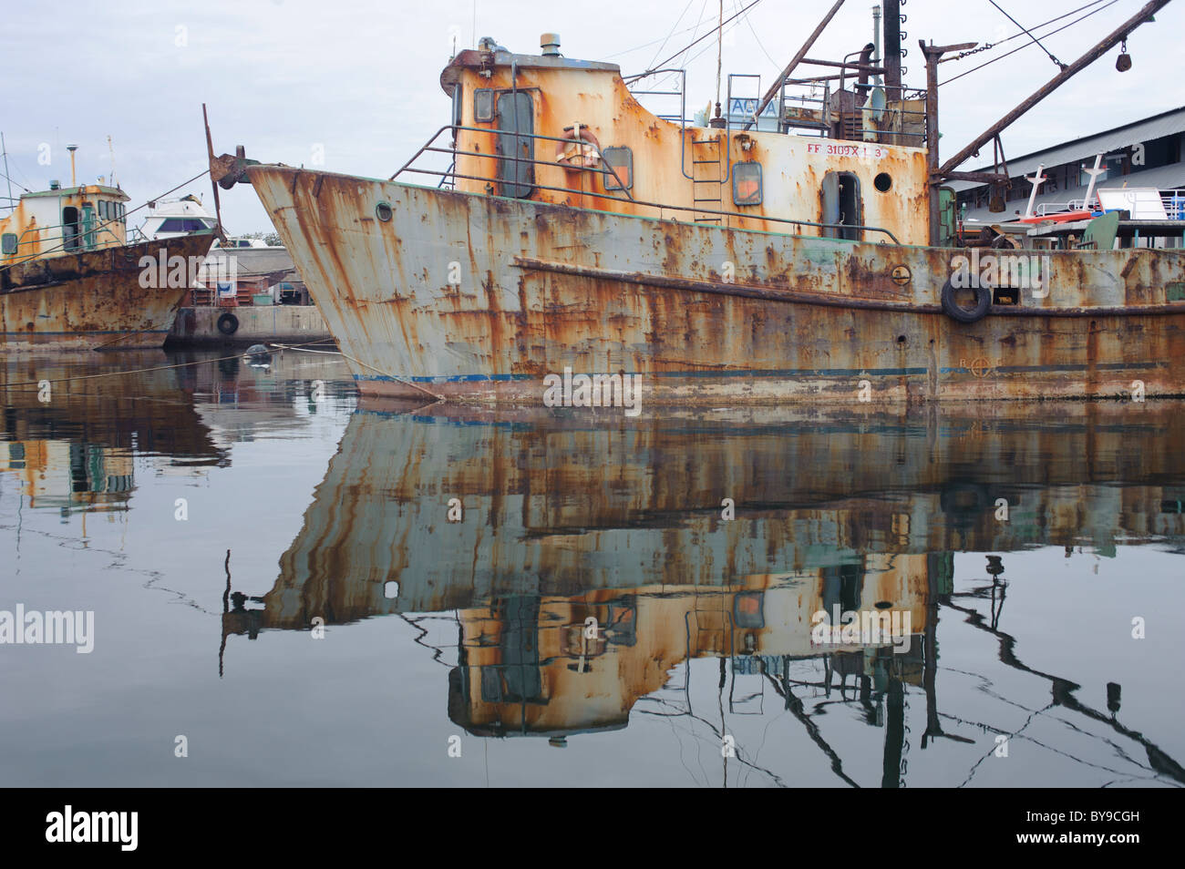 Alten Fischerboote im Hafen Cienfuegos Kuba geparkt. Stockfoto