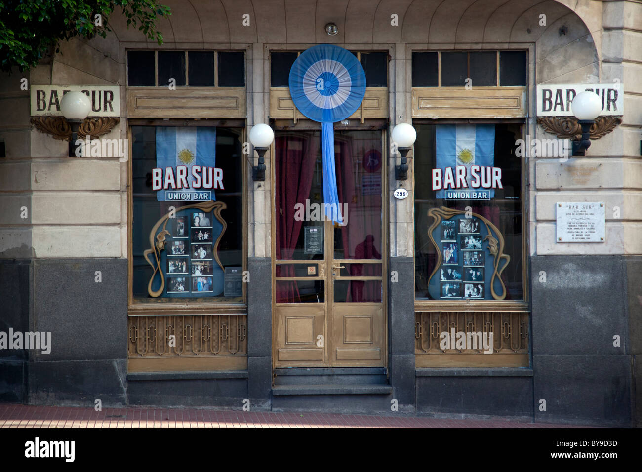 Bar Sur, eine historische Tango-Bar in San Telmo in Buenos Aires, Argentinien, die kulturelle Hauptstadt von Süd-Amerika. Stockfoto