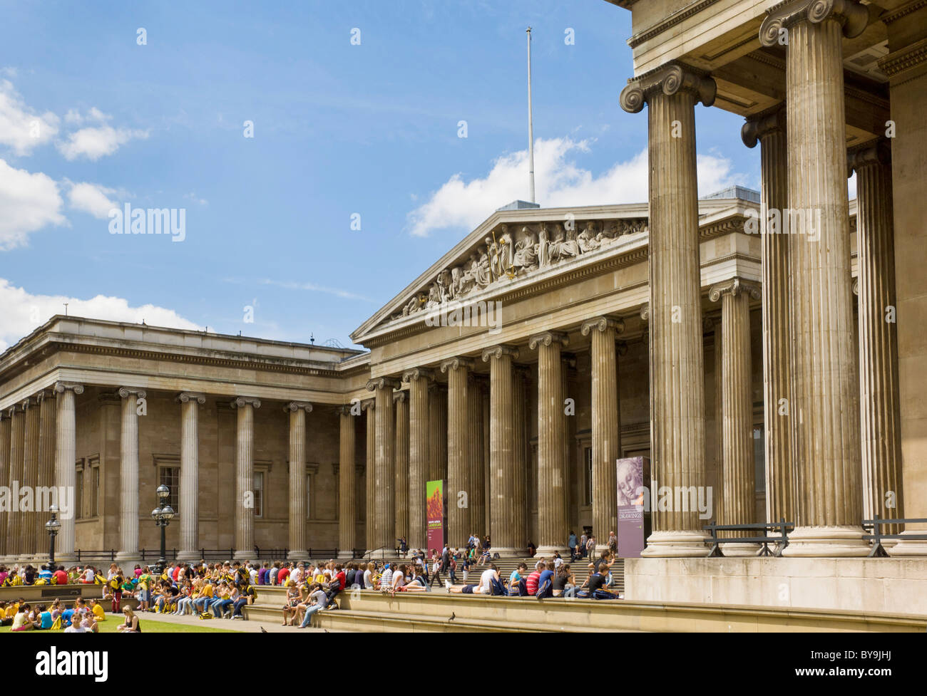 Südlicher Eingang und Vorplatz British Museum London UK GB EU Europa Stockfoto