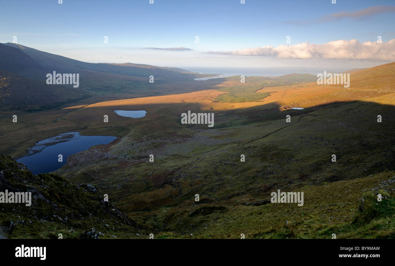 Weiches Licht über die Brandon Berge entlang der Conor Pass in der Nähe von Dingle, County Kerry Irland malerische Szene Sicht Stockfoto