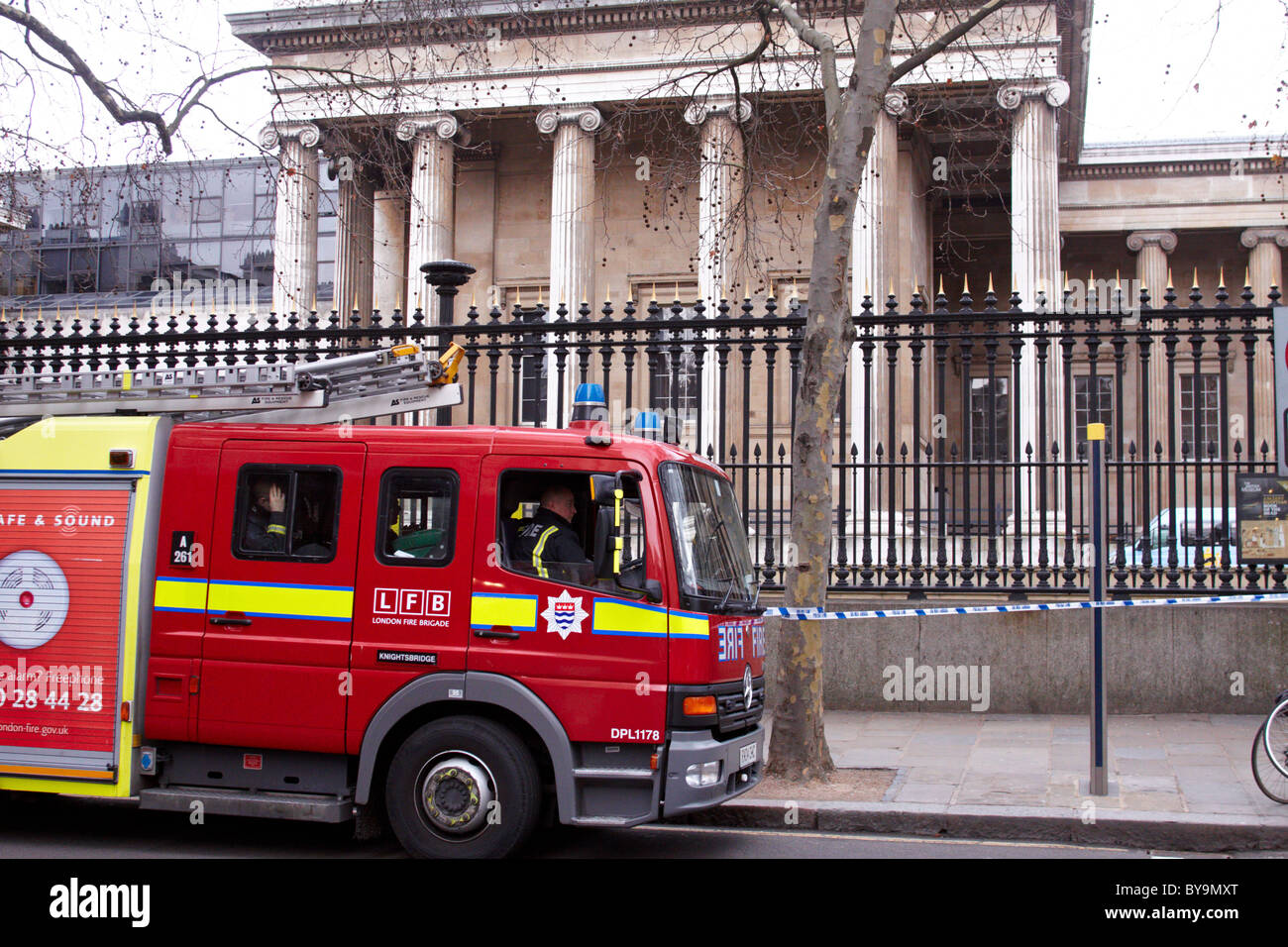 LONDON, VEREINIGTES KÖNIGREICH. Das British Museum evakuiert durch eine chemische Warnung Stockfoto