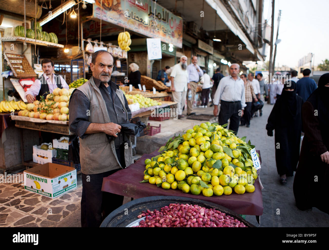 Straße Gemüsemarkt in Aleppo, Syrien Stockfoto