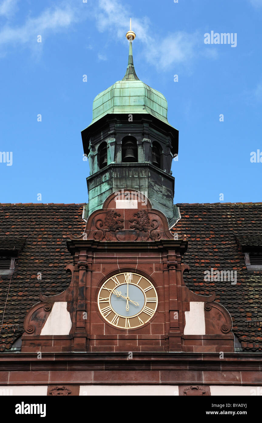 Uhr und Glocke Turm des neuen Rathauses, Rathausplatz Platz 4, Freiburg Im Breisgau, Baden-Württemberg, Deutschland, Europa Stockfoto