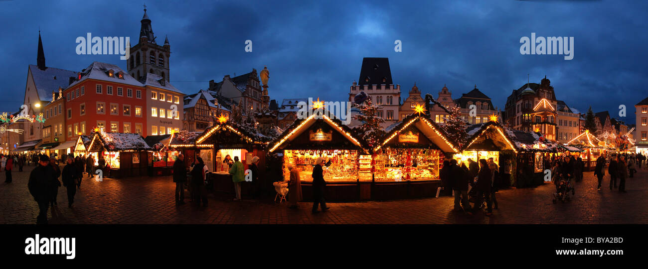 Trier Weihnachtsmarkt am Hauptmarkt-Platz, Trier, Rheinland-Pfalz, Deutschland, Europa Stockfoto