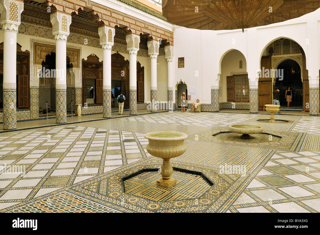 Terrasse im Dar M'Nebhi Palace, Musee de Marrakech, Marrakesch Medina, UNESCO-Weltkulturerbe, Marokko, Nordafrika Stockfoto