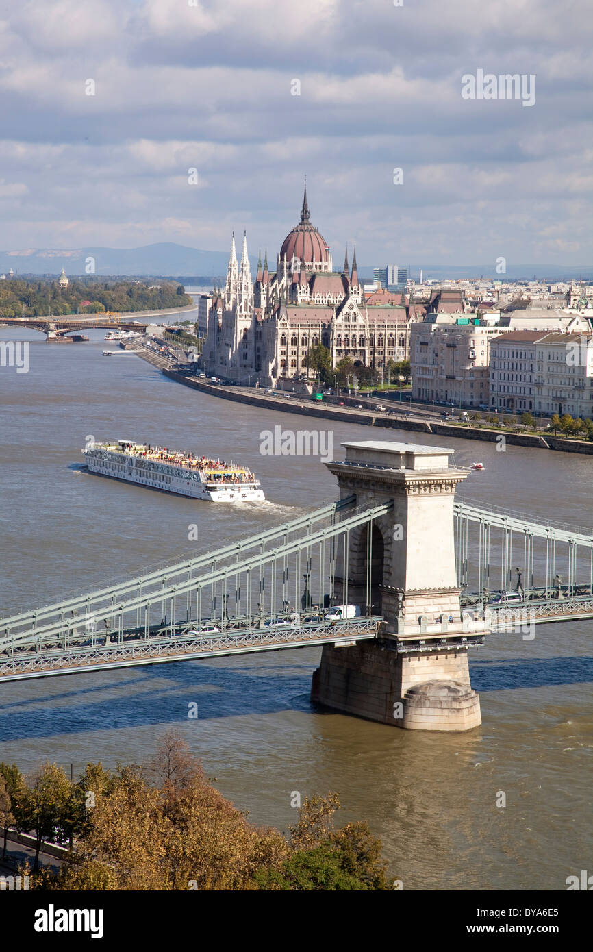Kettenbrücke und ungarische Parlament mit der Donau in Budapest, Ungarn, Europa Stockfoto