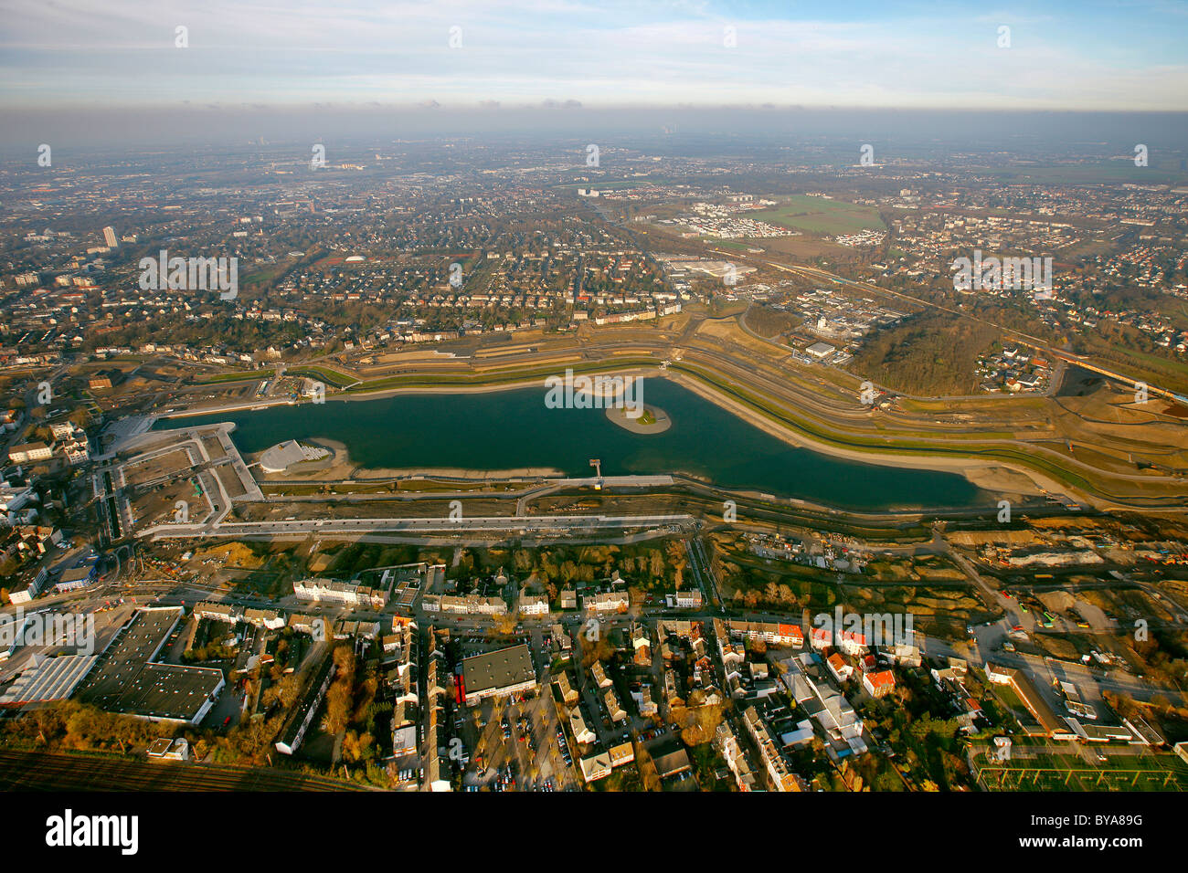 Luftbild, Emscher Fluss, ehemaligen Gelände der Hoesch Phoenix Stahlwerk Dortmund Hoerde, Learly volle See Phoenix-See Stockfoto