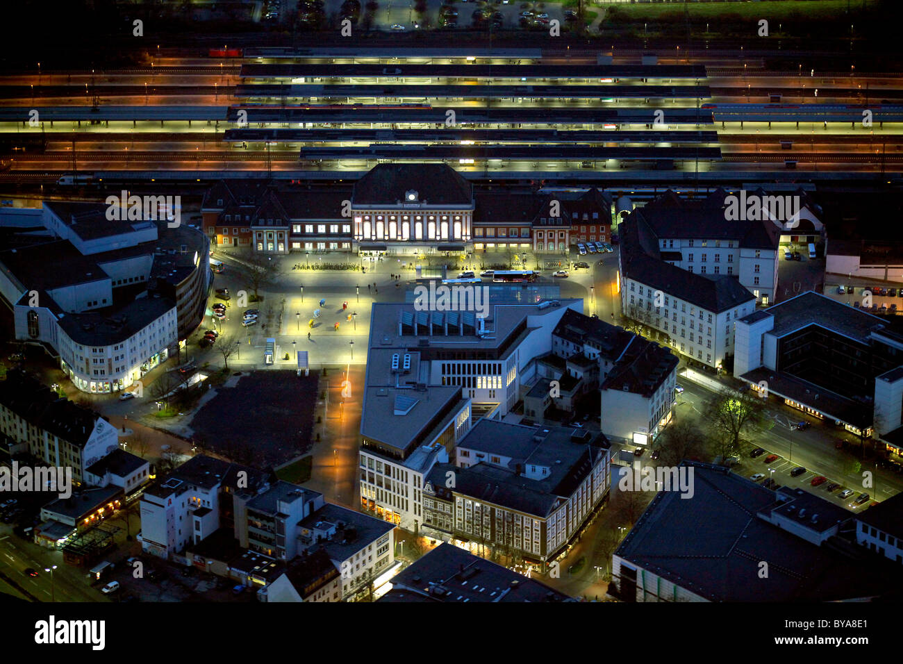 Luftaufnahme, Hauptbahnhof in der Nacht, Heinrich von Kleist-Forum, Hamm, Ruhrgebiet Region, North Rhine-Westphalia Stockfoto