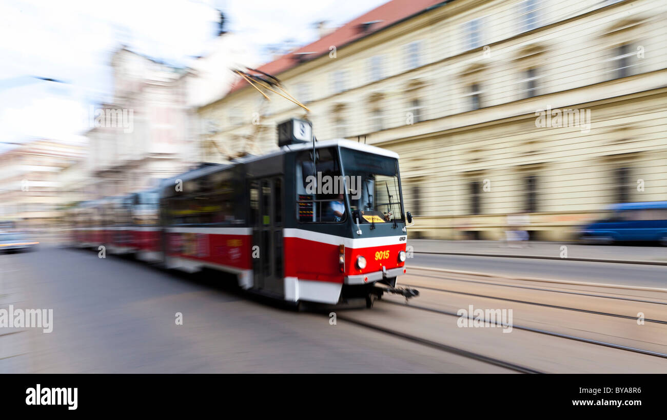 Straßenbahn vor der Institut für Endokrinologie, Narodni Straße, Prag, Tschechische Republik, Europa Stockfoto