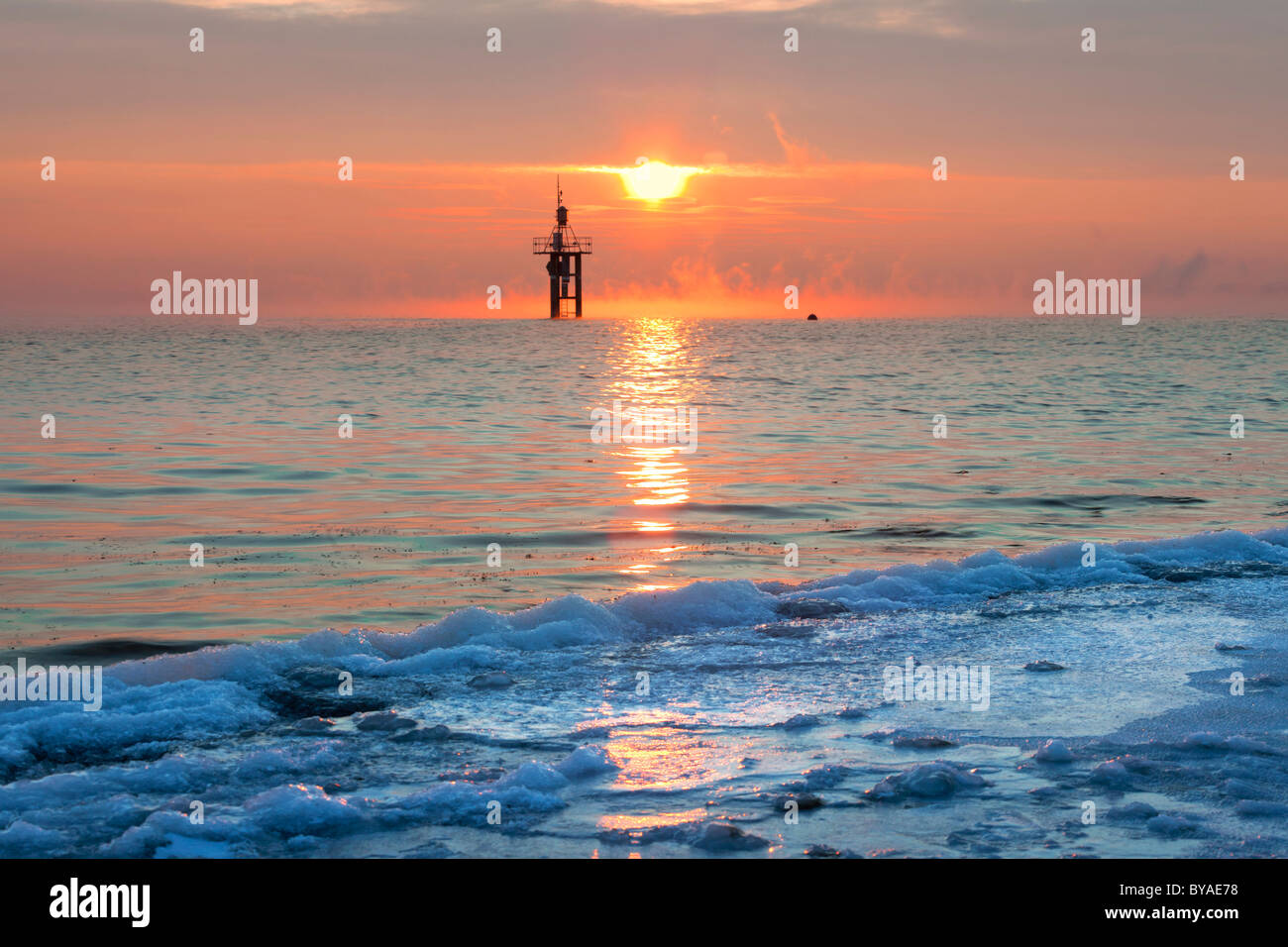 Früh morgens, Sonnenaufgang am Bodensee mit Eis, Konstanz, Baden-Württemberg, Deutschland, Europa Stockfoto