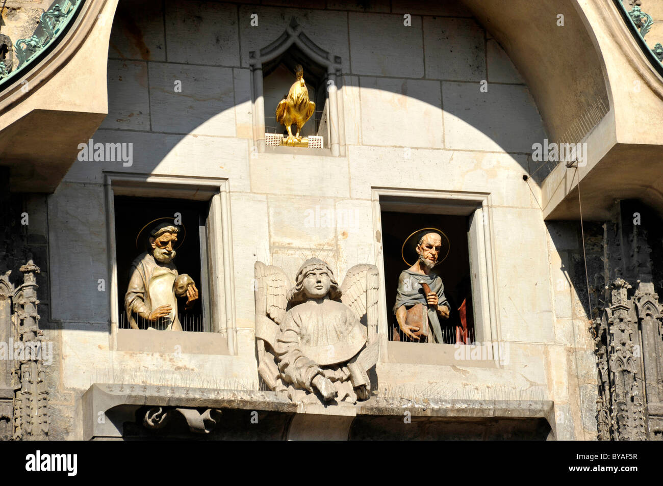 Statuen der Apostel, beweglichen Figuren auf dem Prager Orloj auf dem Uhrturm des Altstädter Rathaus Stockfoto