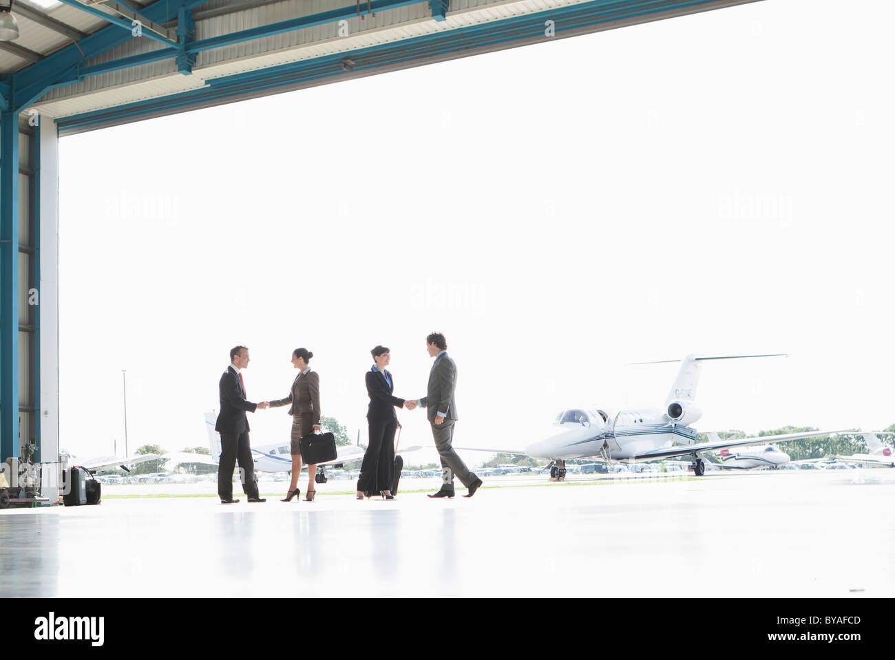 Führungskräfte auf dem Flughafen Stockfoto