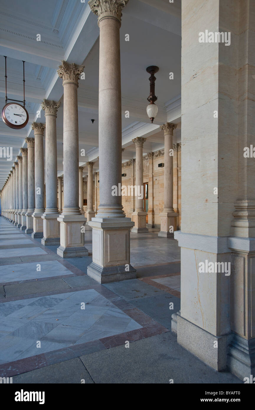 Fräsen Sie, Kolonnade, Mlynska Kolonnade, Carlsbad, Karlovy Vary, Böhmen, Tschechische Republik, Europa Stockfoto