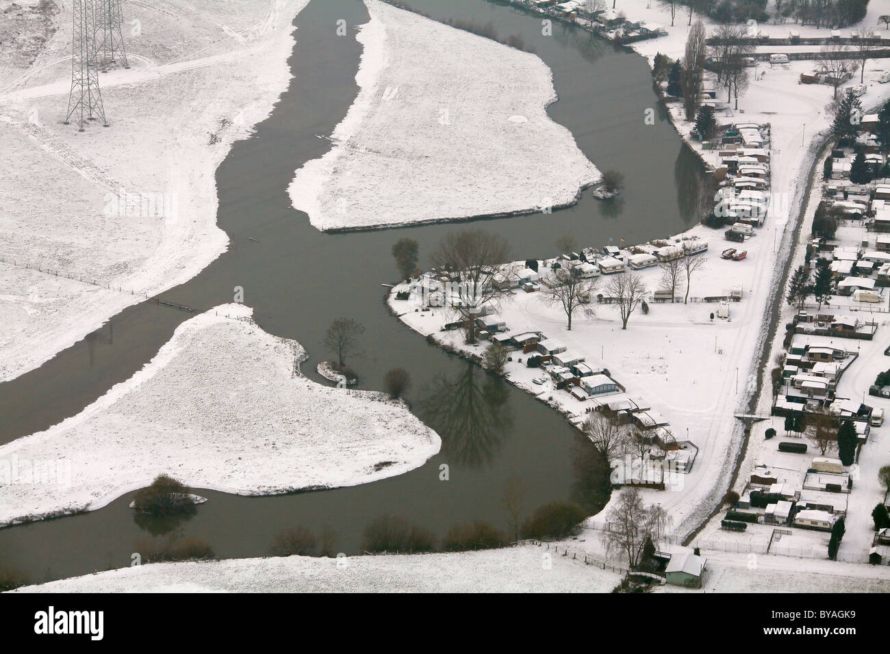 Luftbild, Fluss Lippe, Lippe Mäander und Campingplatz auf der Autobahn A2, Schnee, Uentrop, Lippetal, Ruhrgebiet Stockfoto