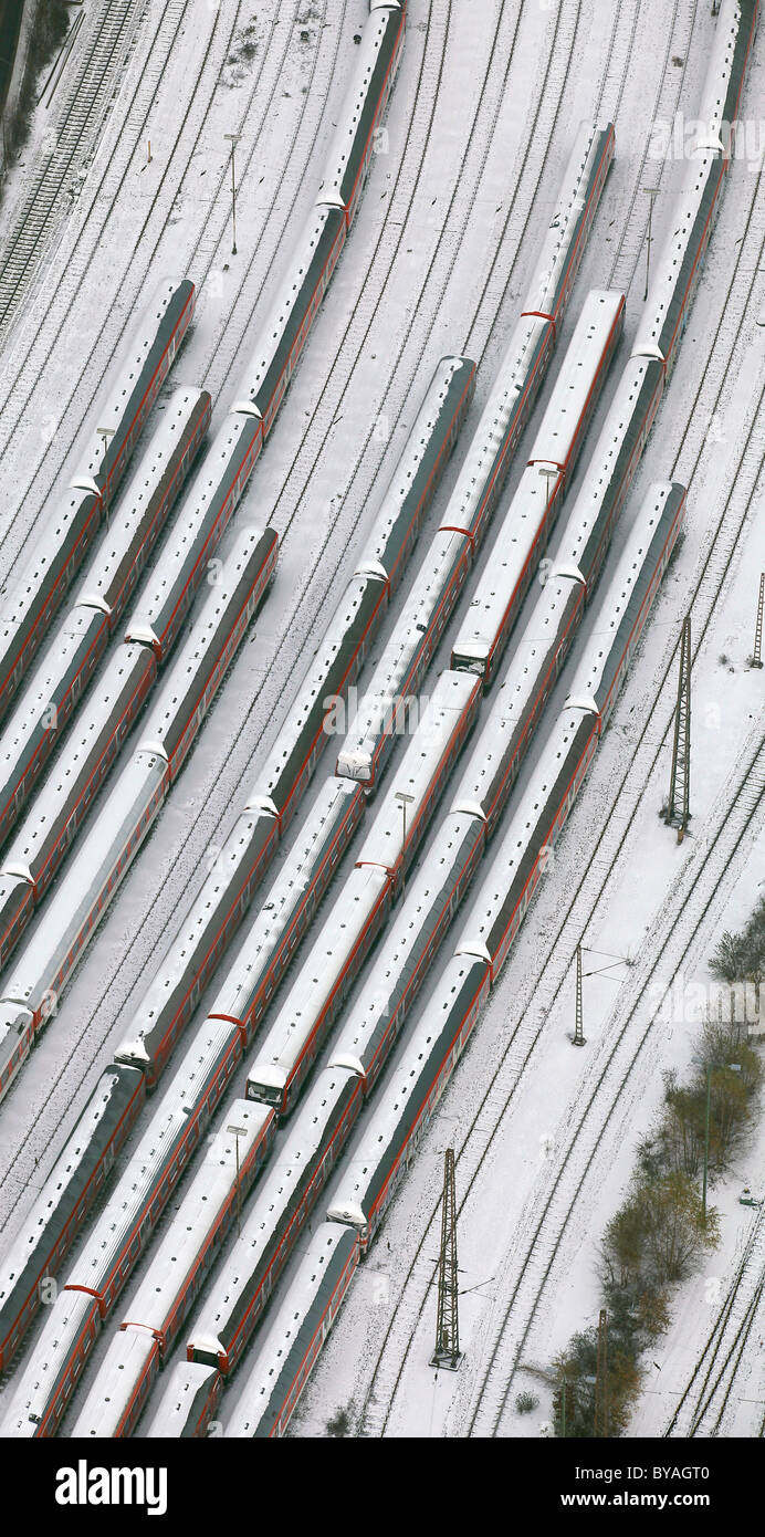 Ausrangierten Güterwagen, Schnee, Luftaufnahme, Güterbahnhof, Hamm, Ruhr und Umgebung, Nordrhein-Westfalen, Deutschland, Europa Stockfoto