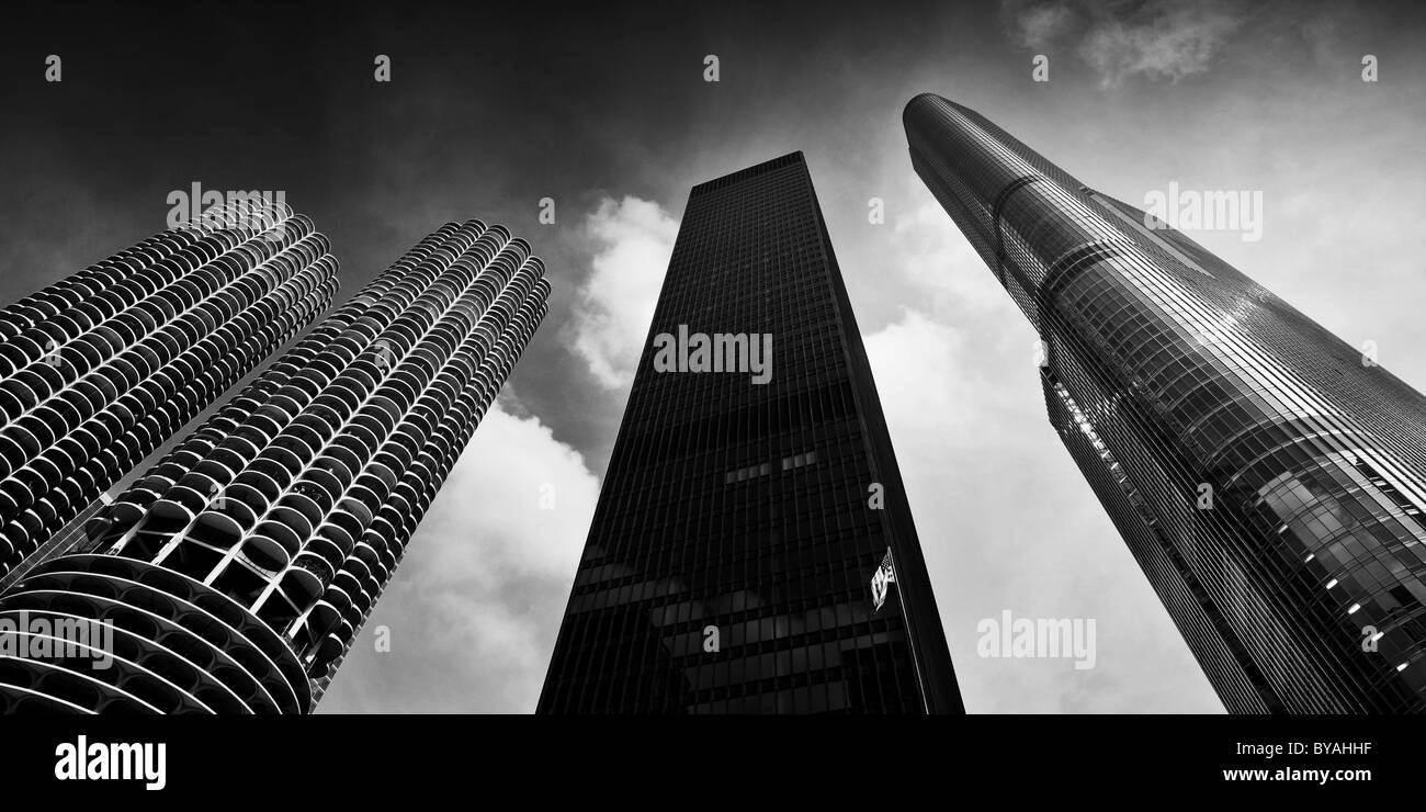 Schwarz und weiß, Blick auf die Marina City Twin Towers, 330 North Wabash, ehemaliger IBM-Gebäude, Trump International Tower, Schleife Stockfoto