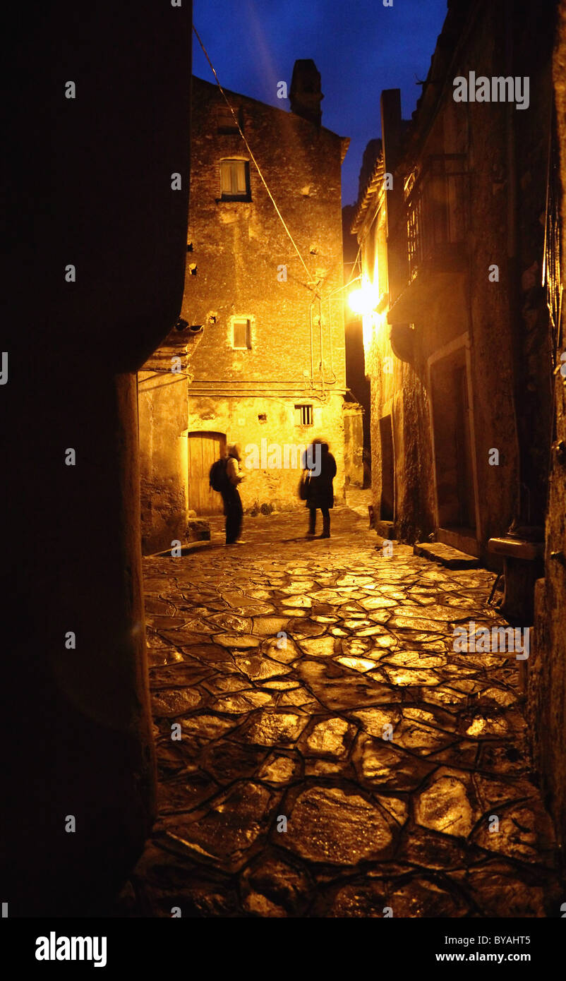 Streetview von Civita in der Nachtzeit Stockfoto