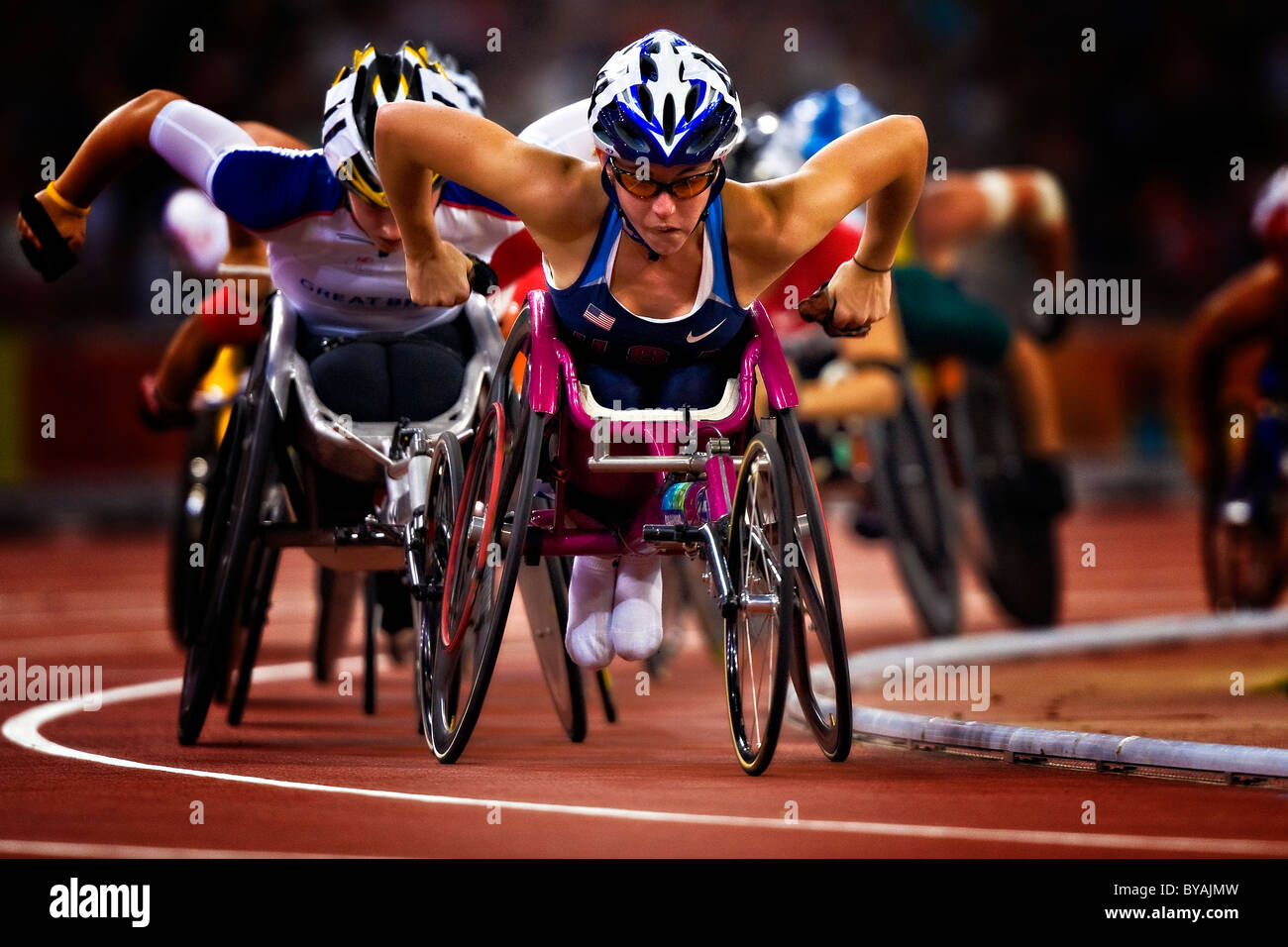 Amanda McGrory USA führt während der Frauen T54 5000-Meter-Finale während der Paralympischen Spiele 2008 in Peking; Stockfoto