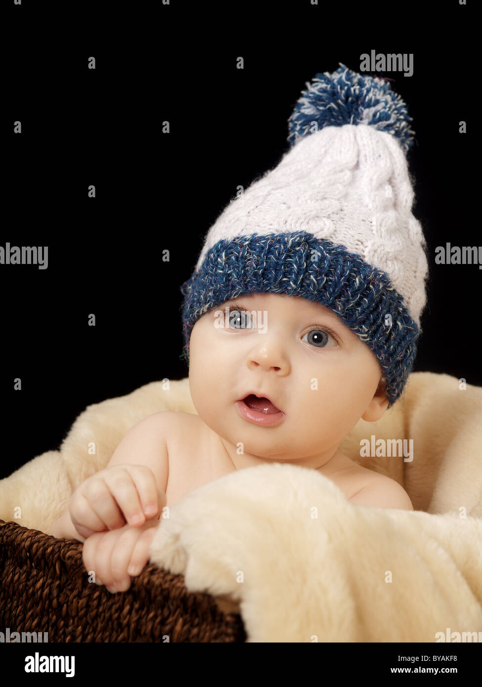 Baby mit Mütze Stockfoto