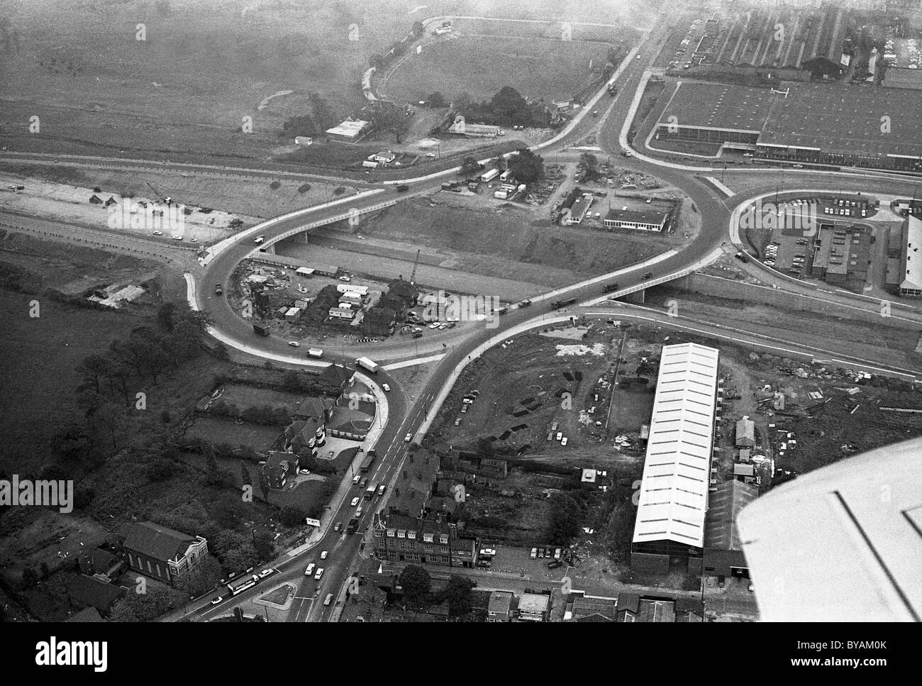 Luftaufnahme der Autobahn M5 im Bau an einer Kreuzung in West Bromwich 10.08.69 Stockfoto