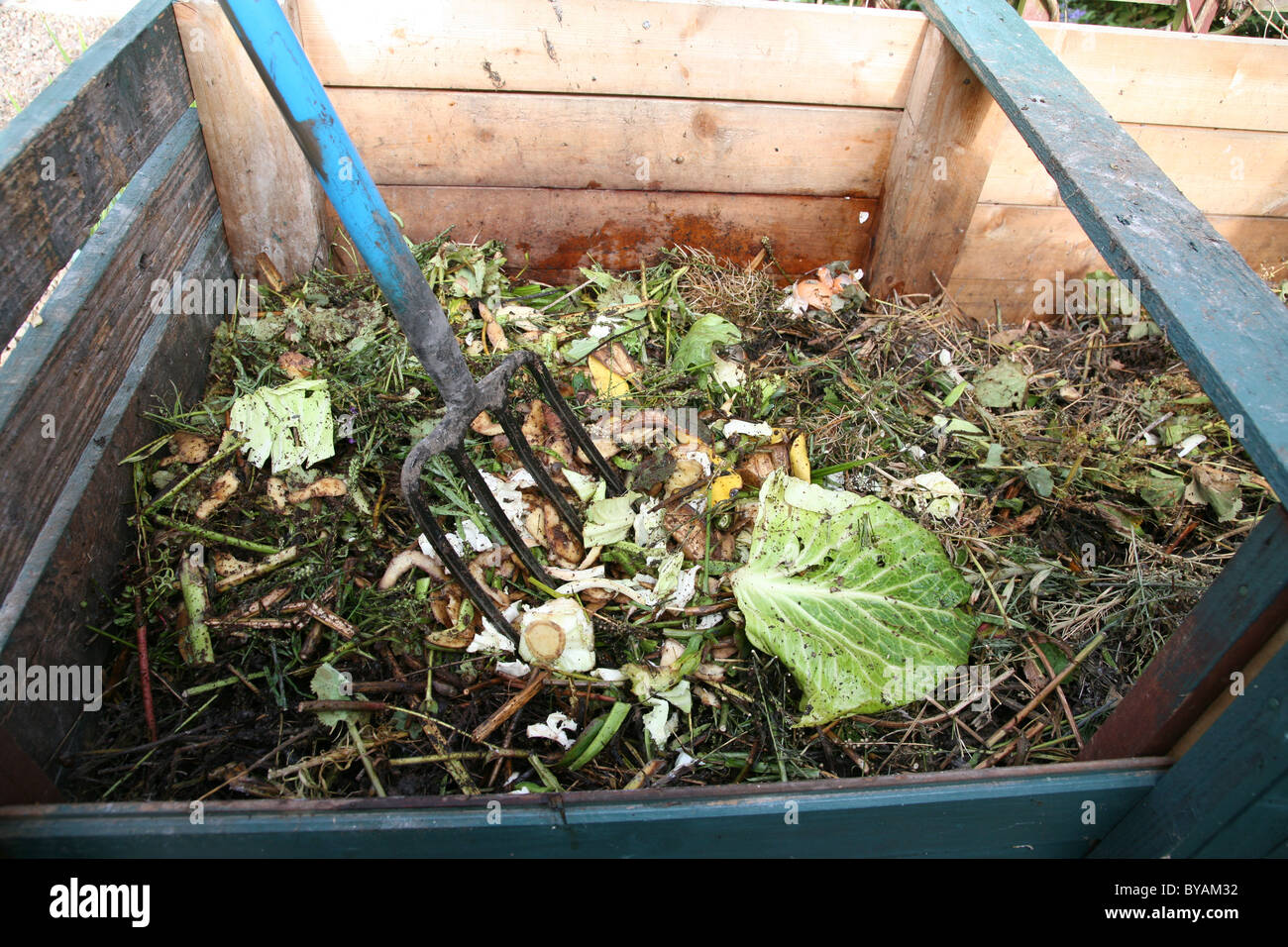 Gartenabfälle verrotten nach unten Stockfoto