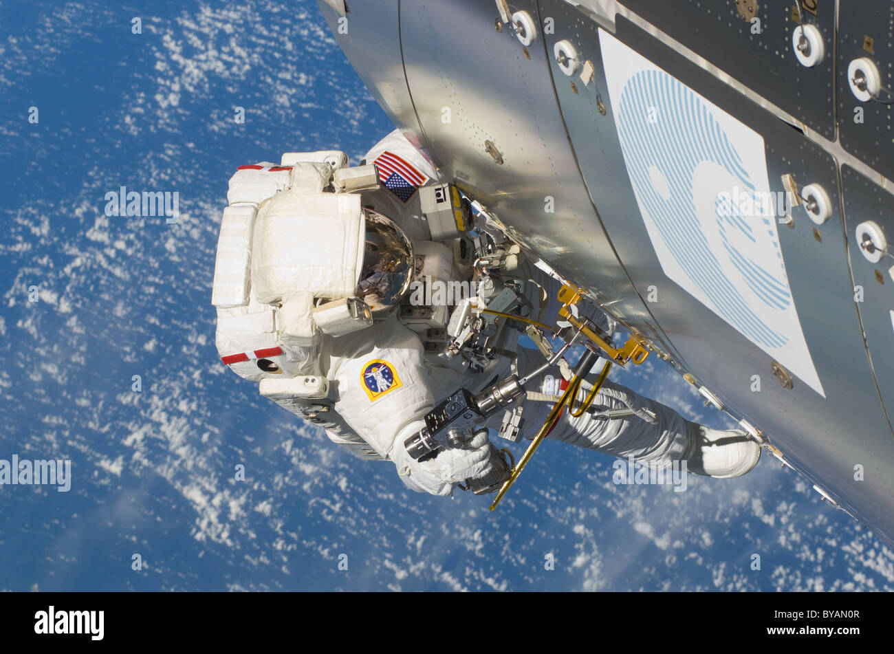 Astronaut Randy Bresnik in der Nähe des Columbus Labor Extra vehicular activity STS 129 21. November 2009 Stockfoto