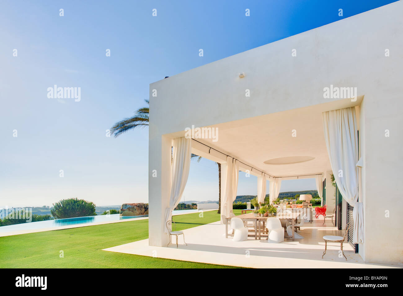 Schöne Terrasse in Luxus-Villa, Spanien Stockfoto