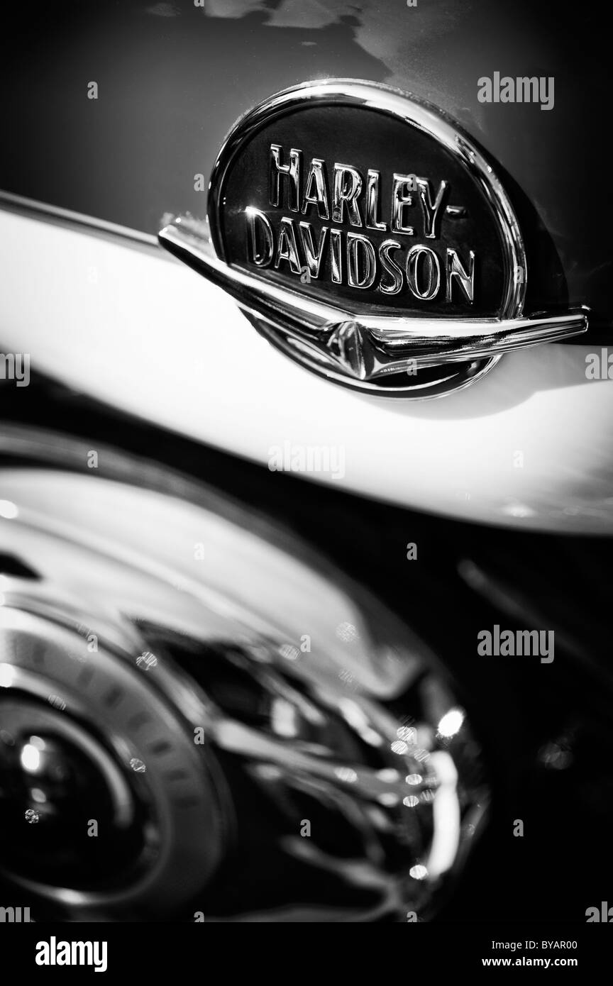 Harley Davidson Motorrad Tank Emblem auf einem Retro-custom-Bike. Monochrom Stockfoto