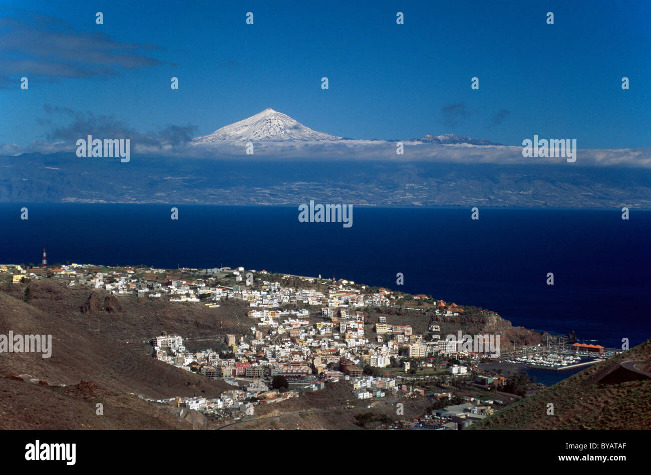 Teide auf Teneriffa, Blick vom San Sebastian, Gomera, Kanarische Inseln, Spanien Stockfoto