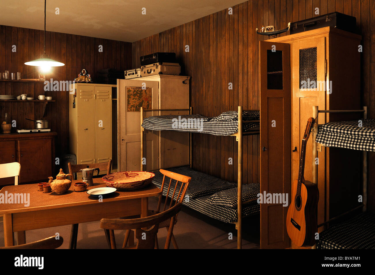 Möbliert "zu Hause" für die ersten Gastarbeiter aus Italien in den 50er Jahren, Sonderausstellung Bayern-Italien 2010, neuen nationalen Stockfoto