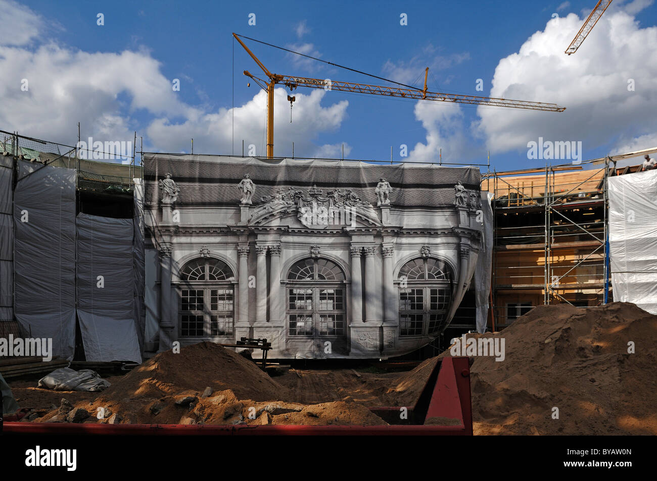 Fotodruck von der Fassade der Orangerie auf dem Gerüst während der Restaurierung Arbeit, Schlossgarten Erlangen, Erlangen Stockfoto Fotodruck von der Fassade der Orangerie auf dem Gerüst während der Restaurierung Arbeit, Schlossgarten Erlangen, Erlangen Stockfoto